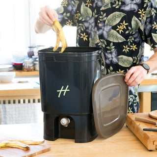 Bokashi-Eimer in Benutzung